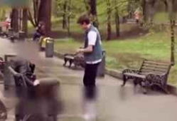 美女撒尿视频,美女撒尿视频引发网友热议，真相揭秘！